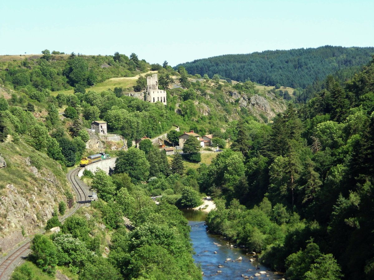 Tournée #Mauzin dans les #GorgesDelAllier, cet après midi
<a href="/SNCFReseau/">SNCF Réseau</a> 
La vidéo : youtu.be/isunFbpvqV4