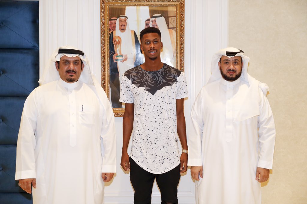 Alhilal_FC's tweet photo. كنو هلاليًا لخمسة أعوام مقبلة
#الهلال
#الزعيم_الملكي https://t.co/czEogq7Ovk