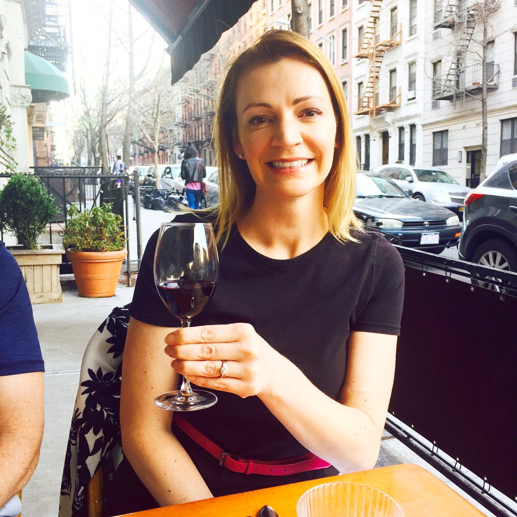ggallagher71's tweet photo. @RebelRedMS #sistersips ☀️🍽🍷Love dining al fresco in the summertime! #wine https://t.co/zKuQQ9lSiG