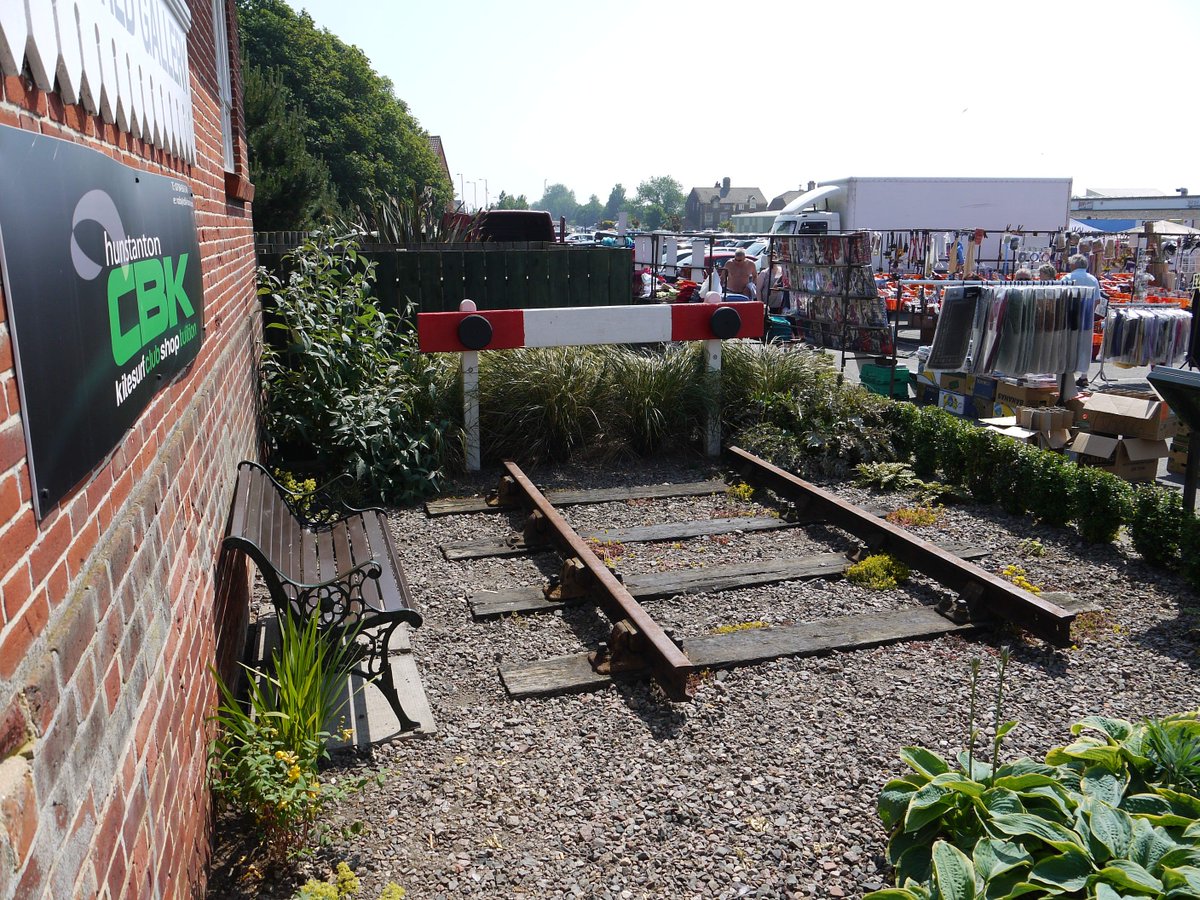 BritainPix's tweet photo. Today... it's #Hunstanton #Norfolk and the world's shortest railway? https://t.co/hXOXDFznNY