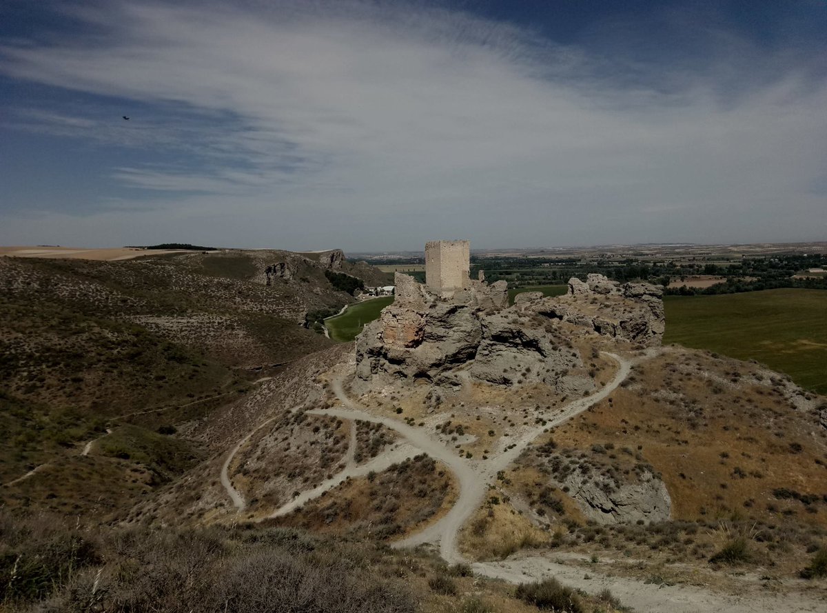 ArsMilitum's tweet photo. Hoy os dejamos un post sobre el #CastillodeOreja (Ontígola, Toledo), de gran importancia durante la Reconquista https://t.co/nZMvBJZWvt https://t.co/d14x66JFgq