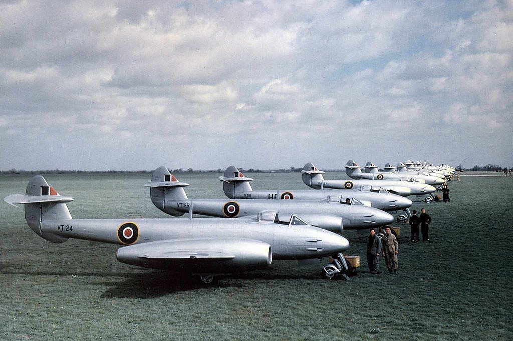 Post-WW2 line up of Meteor F. IV's (263 Squadron).