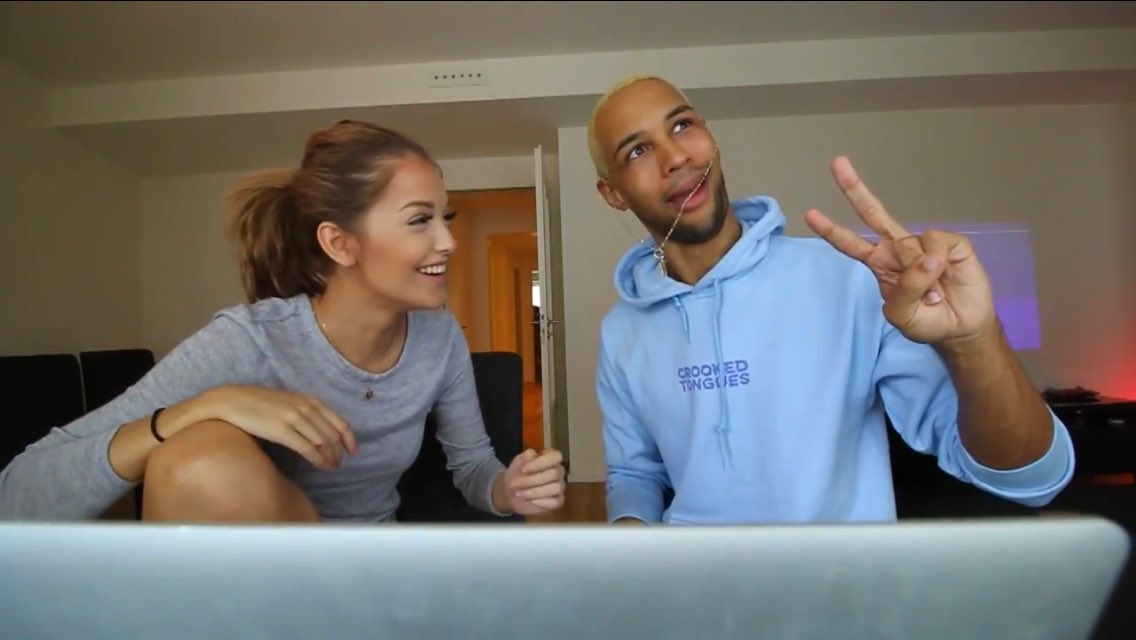 desue_shuki's tweet photo. U make me so happy @simondesue https://t.co/83Ez5YXSpo