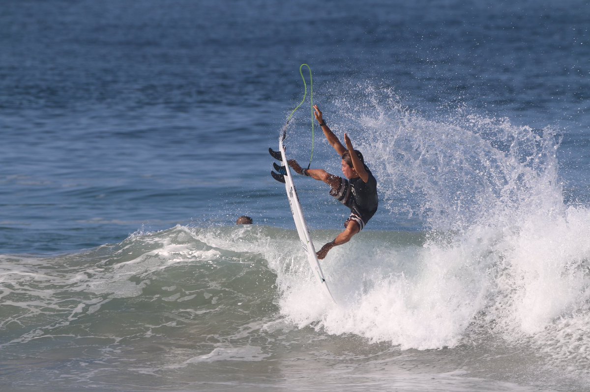 JhonyCorzo's tweet photo. Karate time sobre mi tabla! // Karate chop! ๐ฃ๐ด๐๐ฅ๐คบ #God1st #Karatemode @vissla @vans_mx @MonsterEnergyMx @lostsurfboards @FuturesFins https://t.co/7hdxf8Oh4f