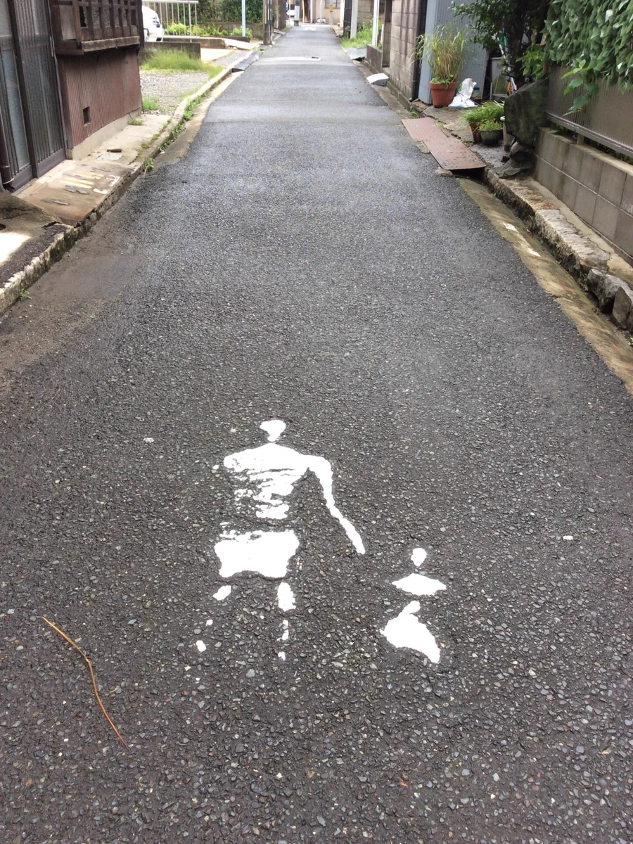 なにこれ怖いwwいにしえの街に連れて行かれそうな裏通りがあるww