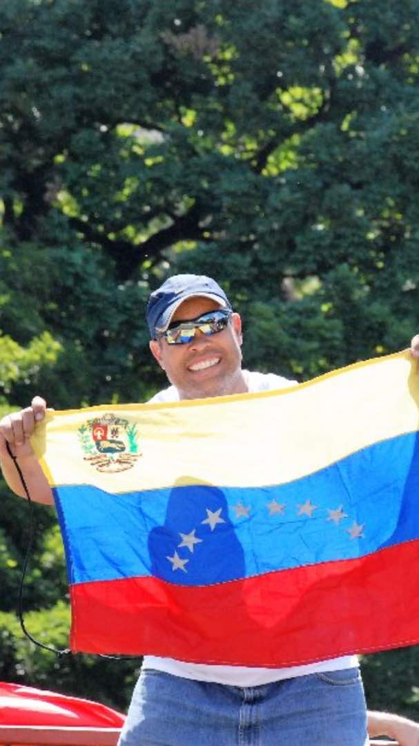 AlejandroVespa's tweet photo. #LibertadParaCarlos,
Es nuestro hermano
Es inocente
Es un soldado de la democracia
Su delito es querer un país mejor
#SosDDHHVenezuela https://t.co/GooZTAIu8e