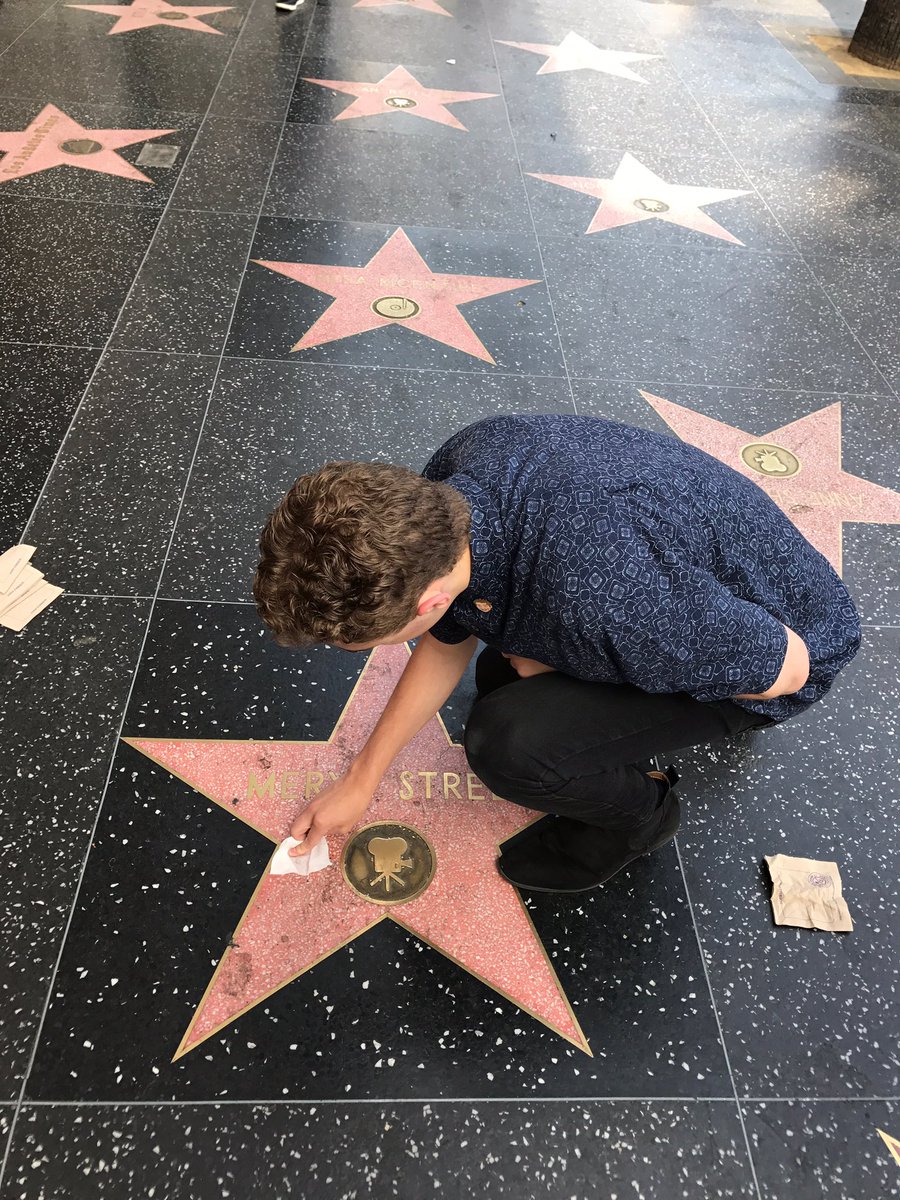 adryenn's tweet photo. Stopped to clean @MerylStreep Hollywood Star. Nothing but respect for MY President... by #BarrettAll https://t.co/UNNtGlPrgE