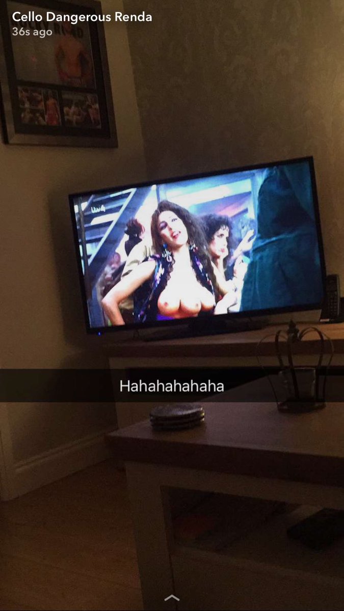 Cellorenda85's tweet image. Only reason why im watching total recall. #3boobs