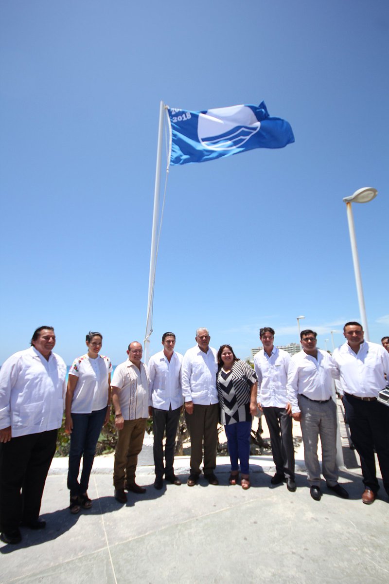 El Presidente <a href="/rembertoestrada/">Remberto Estrada</a> encabeza el izamiento de bandera <a href="/TheBlueFlag/">Blue Flag</a> en Playa Delfines.