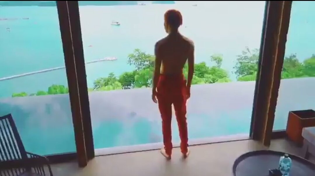 pui_laddawan's tweet image. ก็รู้ว่าห้องเหมือนกันแต่ แรนดี้ลง
นี่คือหมกตัวอยู่ห้องด้วยกันทั้งวันสินะ😆
อย่าห้าม เราคิดอื่นไม่ได้แล้ว
สมองเรามีแต่เขาอยู่ด้วยกัน #MarkBam