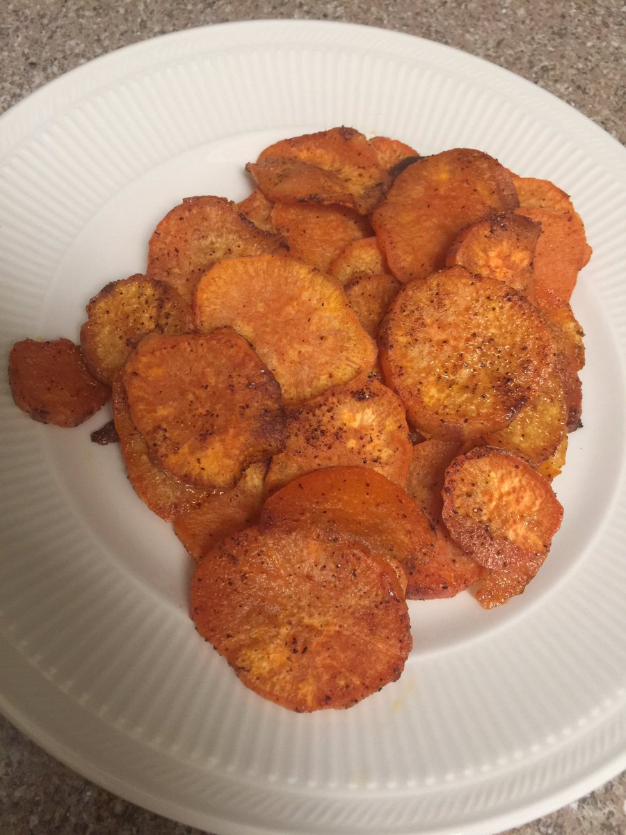 ByBrianaE's tweet photo. I made homemade sweet potato chips! And it was so easy. #chefbri #fitlife https://t.co/2mJMUvmTVi