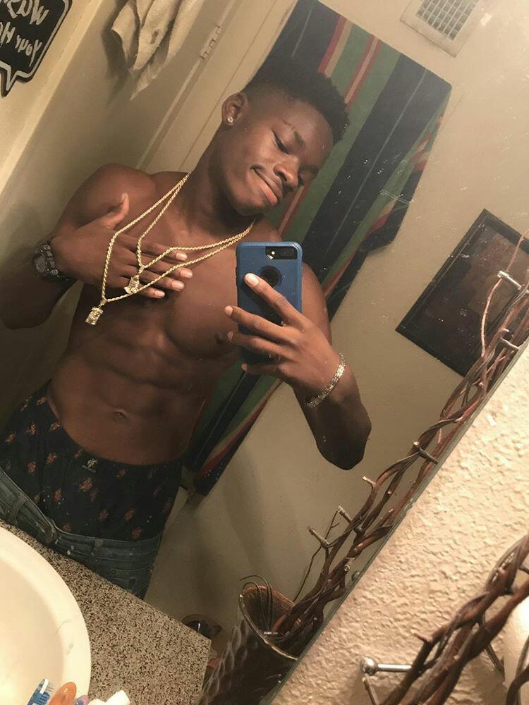 KeonGrindTime's tweet photo. Waddup Twitter ? https://t.co/QKyx0Hf9Nl