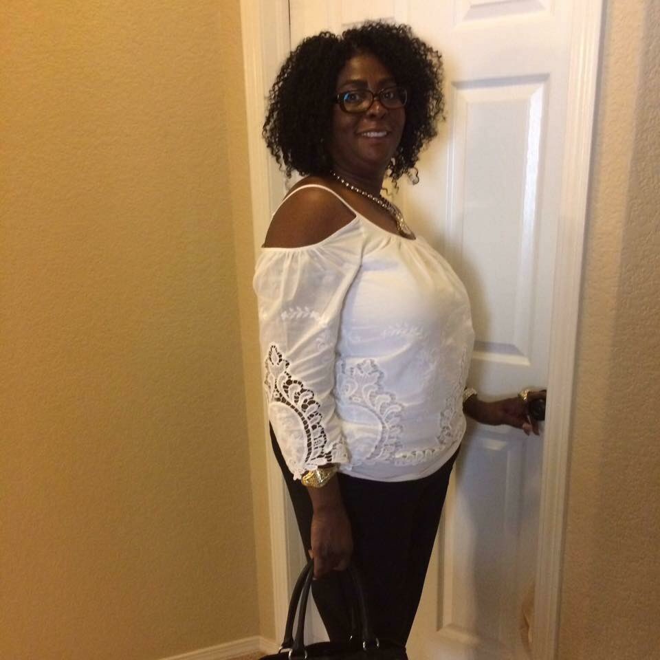 EtiIsDope's tweet photo. Why she reaching for the door knob tho?!? 😭 #lovemymomma #shethinkshecute #sheis https://t.co/wDBMvGABWN