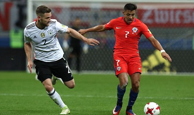 biobiodeportes's tweet photo. El noble gesto que tuvo Mustafi con Alexis Sánchez tras la final de Confederaciones https://t.co/NRzyRuX8i8 #BioBioconTodo https://t.co/nyBaIipYxI