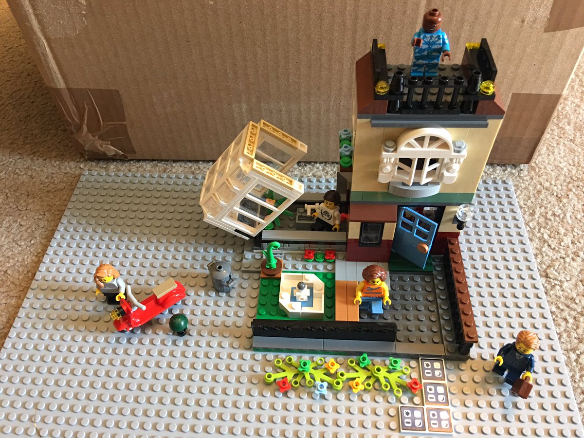 SaShreve's tweet photo. Finished building my first lego set in years, all for the #CLUS lego guys to have an area to live in. @LEGO_Group @CiscoLive https://t.co/lZsWlewd1W