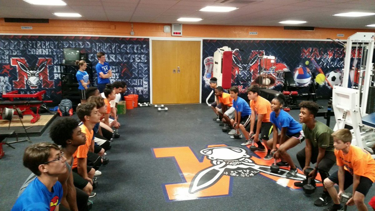 MRosenMules's tweet image. Summer Strength &amp;amp; Conditioning already into our second week! Killed our core &amp;amp; then moved to legs! #CrossFit #Plank #BoxDrills #gomules