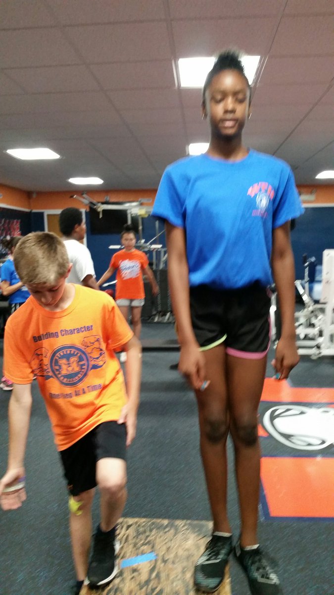 MRosenMules's tweet image. Summer Strength &amp;amp; Conditioning already into our second week! Killed our core &amp;amp; then moved to legs! #CrossFit #Plank #BoxDrills #gomules