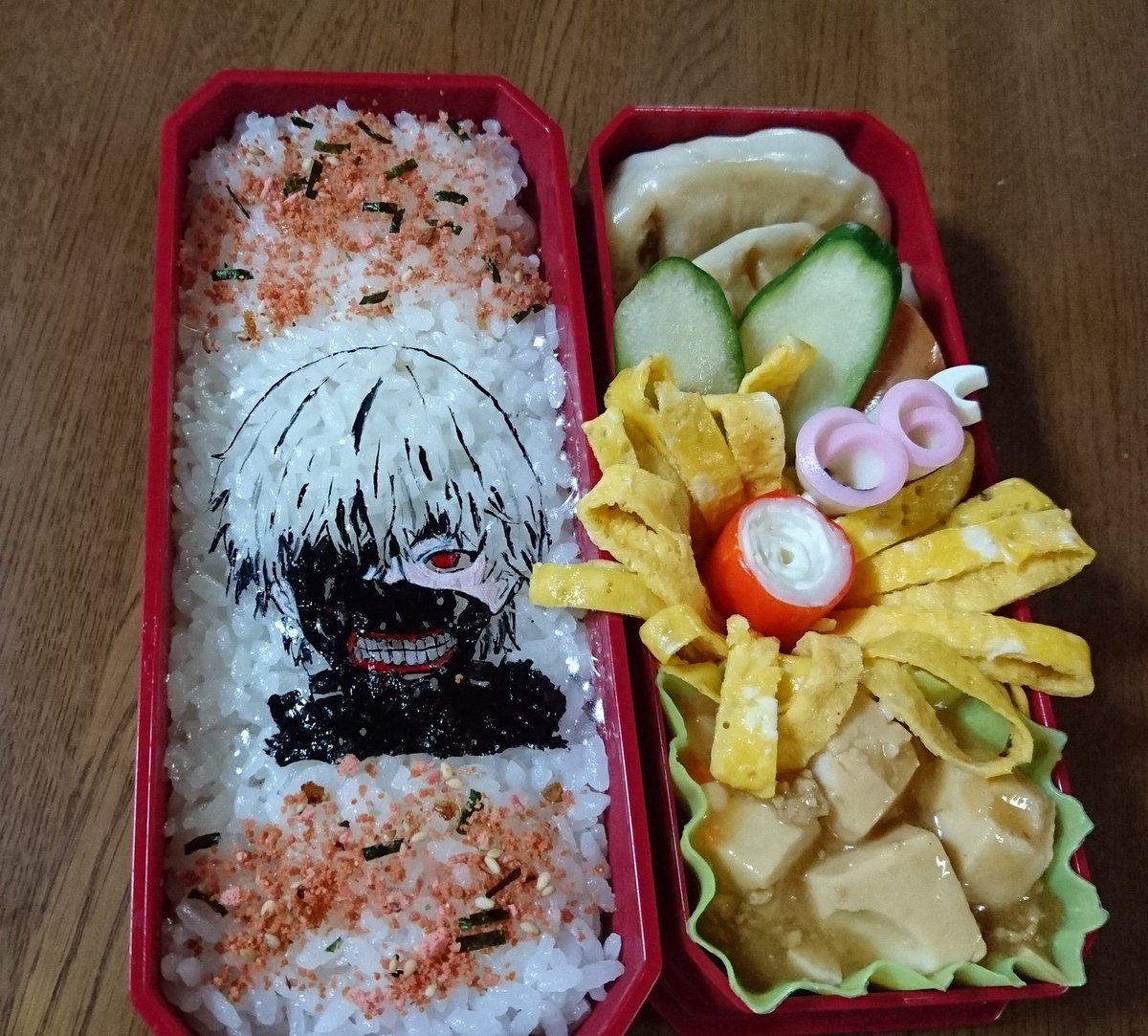 ট ইট র Kokko Mama 今日のあるちゃん弁当 今日から東京喰種シリーズ 大好きな漫画です 今日は金木君 卵焼きでお花作ろうとしたらすげー大輪な花になってしまった 笑 今日も元気にいってらっしゃい オブラートアート お弁当 女子高生弁当 キャラ弁 東京