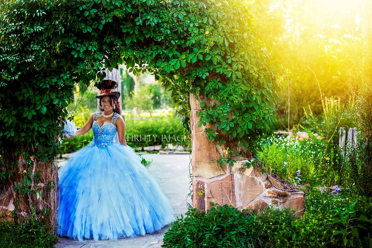 firefly_images's tweet photo. She took her quince to the next level. Alexis in Wonderland.
#fireflyimages #quince #aliceinwonderland #wereallmadhere https://t.co/tj5GFf22I7