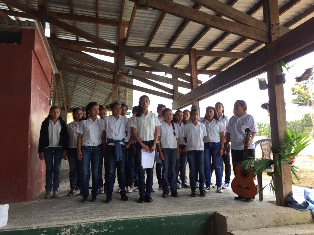 GiuliaMcPherson's tweet photo. Students in Zurzular, Honduras who have access to secondary education for the 1st time, thanking @E2Envision https://t.co/7rzvHMm3fZ