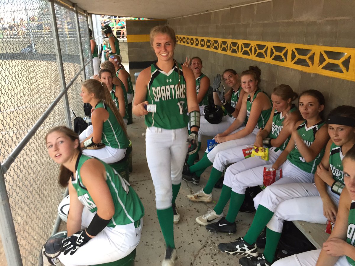 MarkFreundTV's tweet photo. The @wm_softballer girls are all smiles for a Class 1A regional matchup vs. Kingsley-Pierson. Highlights at 10 on @ktivsports! #iahssb https://t.co/iEPMdgkcYa