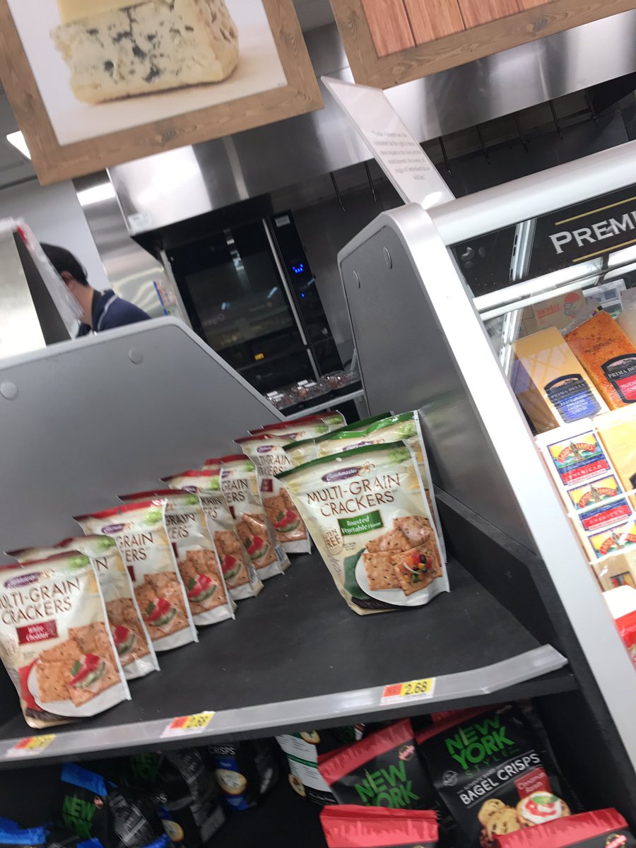 g0ld3n_3's tweet image. I&apos;m at Walmart and the stupid guy don&apos;t know how to fucking cook the chicken like boi why the fuck do you work here if u dontknowhowtodoit