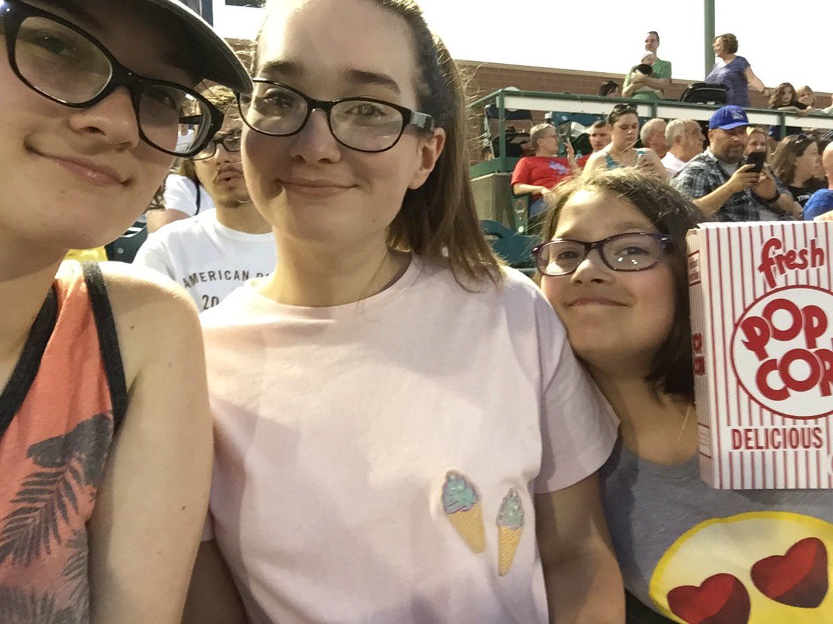 sdecuicies's tweet photo. our mom made us take this #blueclaws https://t.co/HQLL04CbWT