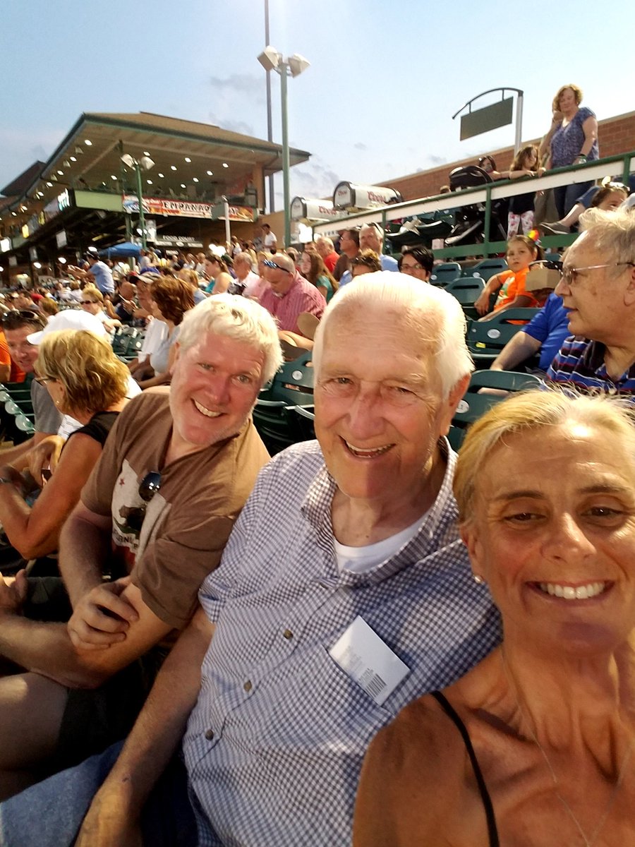 OrlaHot's tweet photo. @BlueClaws Murphy's Law! #hanginwiththeboys https://t.co/BlrKYveuqM
