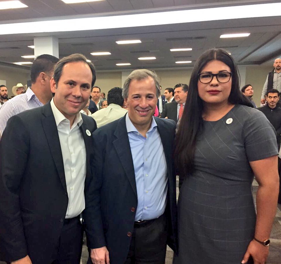JloOrozco's tweet photo. Agradecemos a @JoseAMeadeK  su visita a Jalisco y Clausurar  el Taller Capacitación a Funcionarios Municipales en compañía de @AristotelesSD https://t.co/di754PJTgJ
