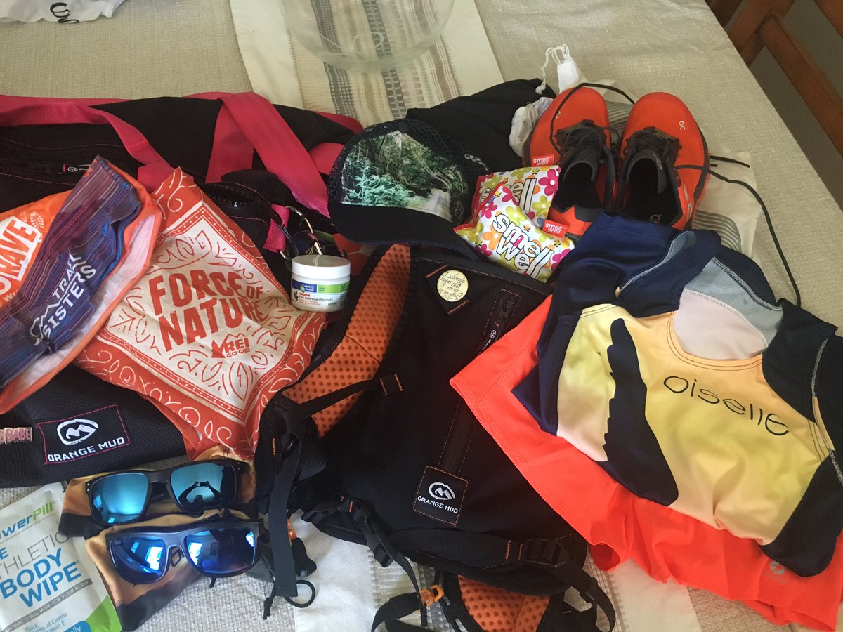 laura_caffeine's tweet photo. Overpacking? Me? Never! π @SmellWellInt @Orangemud @oiselle #marathontraining #DWD2017 https://t.co/WhVTQXYbaJ