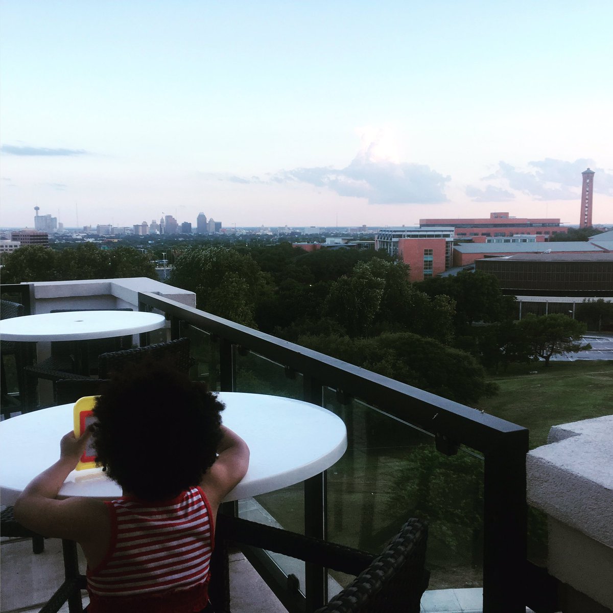 My daughter...(etcha)sketching the skyline. Cuz she's four years old and completely grown. Happy birthday, my love. 😍👏🏽👯