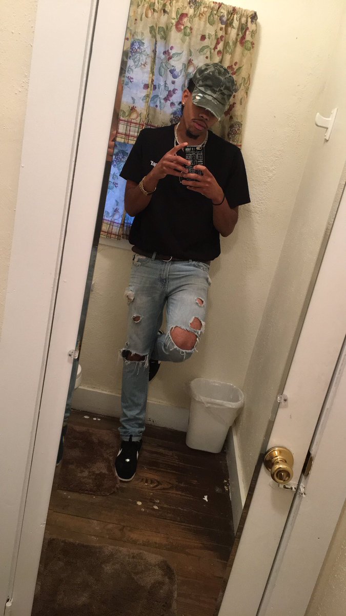 1HennyHendrix's tweet photo. On twitter. 🤷🏽‍♂️ https://t.co/4nHCTp0he9