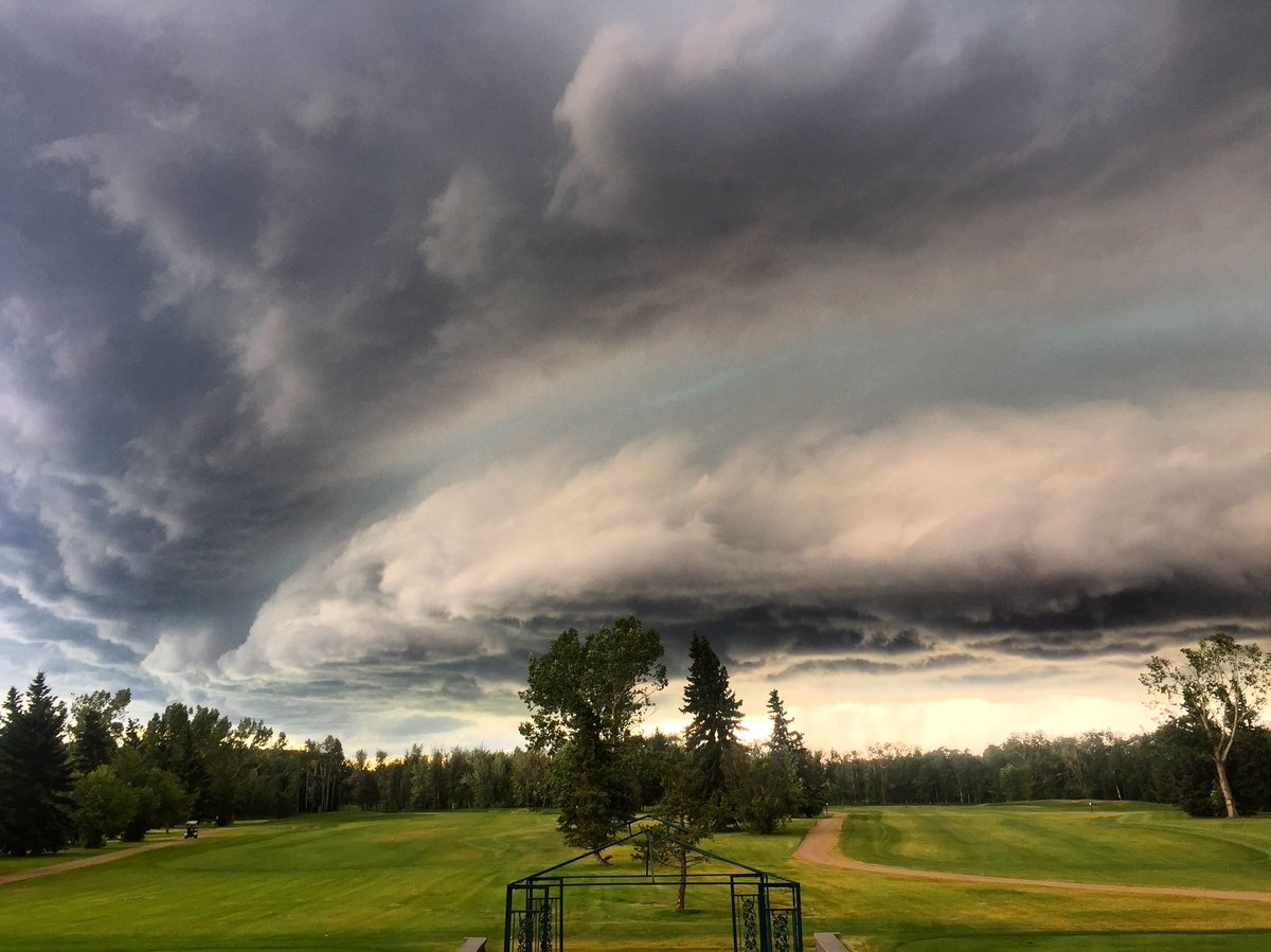 stormsandskies's tweet image. Pretty wicked #storm in #SylvanLake #Alberta! #abstorm #weather @weathernetwork