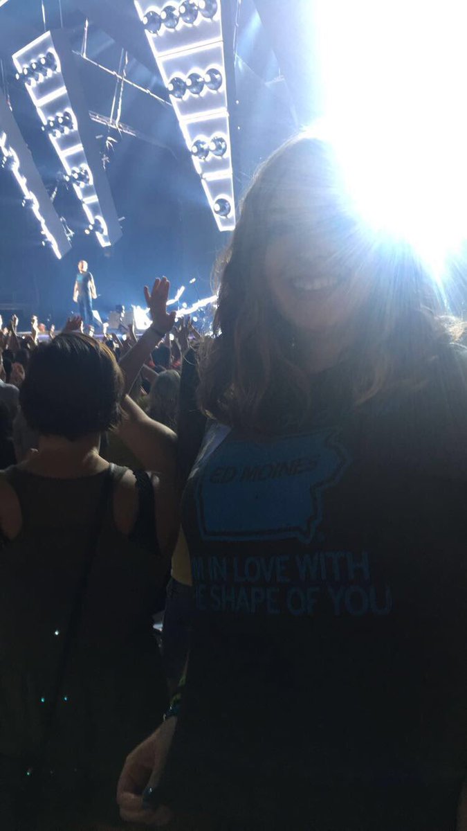 TheIATeam's tweet photo. This is the best picture the tipsy lady next to me got of @edsheeran and I wearing the same shirt ๐๐ #EdSheeran #EdMoines #DivideTour https://t.co/2qydZFQiXA