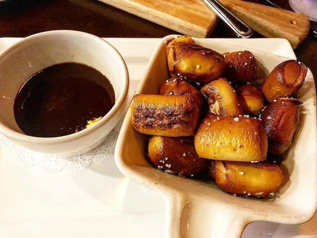 BobbyDoTube's tweet photo. Delicious pretzel bits with BBQ dipping sauce. @riraatlanticcity #appatizer #tagsapp #hungry #tasty #delicious #yu… https://t.co/H3f5Y6Y6Nb https://t.co/CcsPJgeP7y