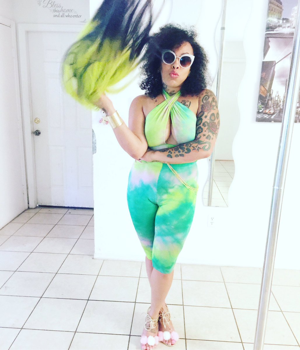 iambadazzbecky's tweet photo. #staywoke ✨ #beckywiththegoodhair 🦄🐴 #yeaimboth https://t.co/XVyUIPGpb3