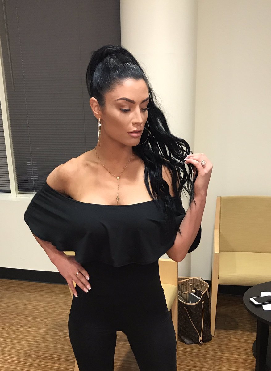 LewdProjectNEM's tweet image. Monday night vibes. Not sure if that's good or not. #ProjectNEM