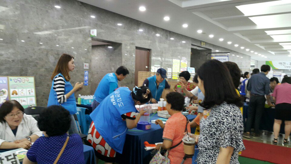 현재 성남시청 온누리홀에서 3개구 보건소가 공동 주관하는 양성평등주간 합동 금연 캠페인을 진행중입니다. 오셔서 담배연기 없는 건강한 성남 만들기에 동참해주세요~^^ #성남시 #중원구보건소