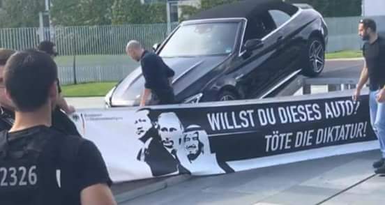 Diktatör Erdoğan'ı öldür, bu araç senin. kampanyaya bakın.
Bunlar dünyaya demokrasi ve insan hakları nutukları atan kahpeler.