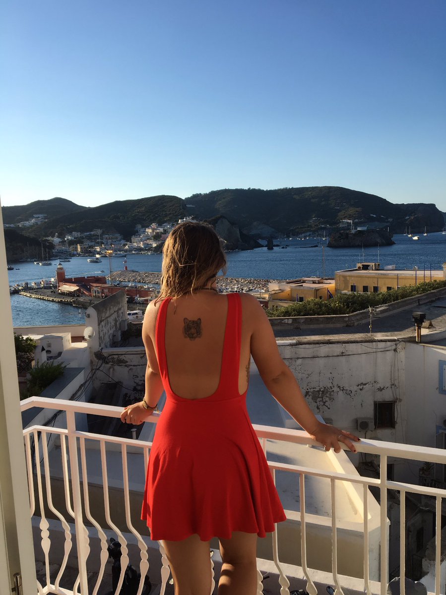 tayloreverts_'s tweet photo. Ponza💋🇮🇹 https://t.co/maFVp3YqLF