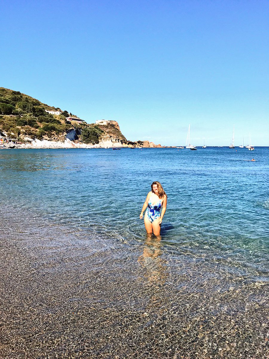 tayloreverts_'s tweet photo. Ponza💋🇮🇹 https://t.co/maFVp3YqLF