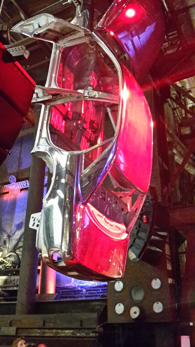Gispen's tweet photo. #reddotaward #designersnight @reddot https://t.co/Fiq2Ou8zLL