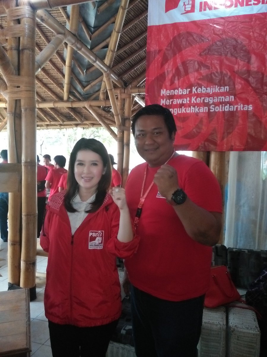 agus_david's tweet photo. HBD sis Grace.. Wish you all the best @grace_nat https://t.co/G8KZOU9plN