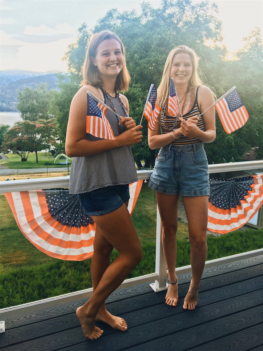 Allyroberts7's tweet photo. Well Lindsey and I finally got that fourth and final Fourth of July pic. Please enjoy🎊🎆 https://t.co/8riM4VN5GY