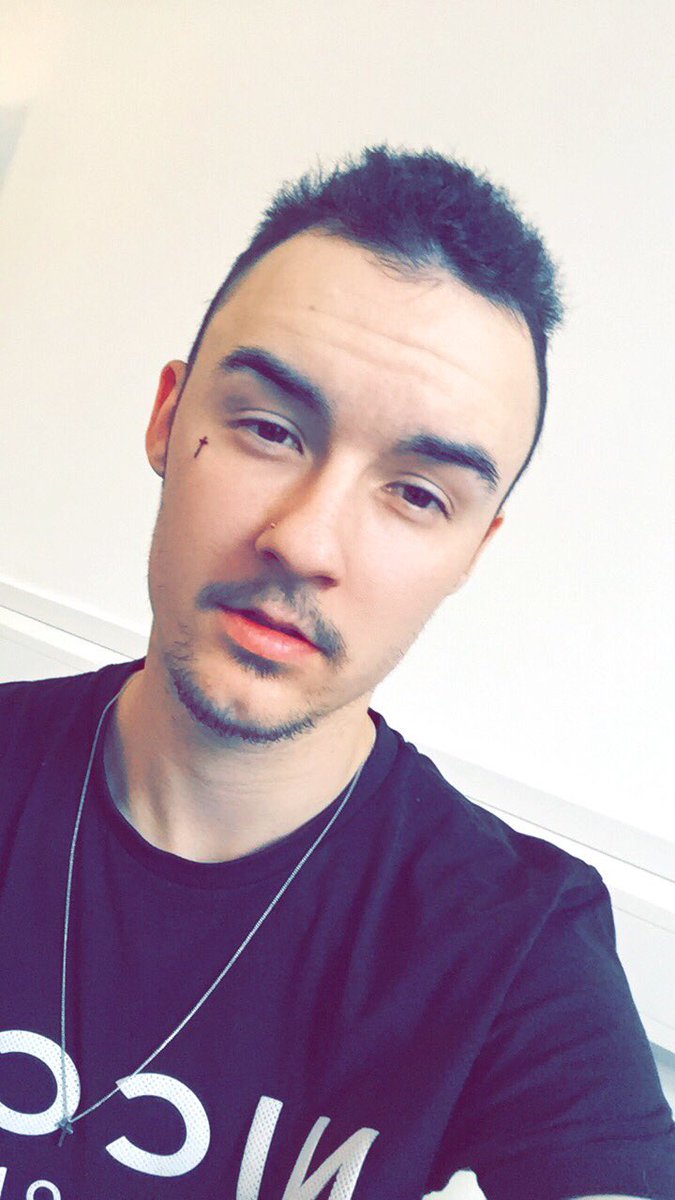 PictureThis98's tweet photo. Ink on my face cuz you know I got style https://t.co/rPfMjMOd1E