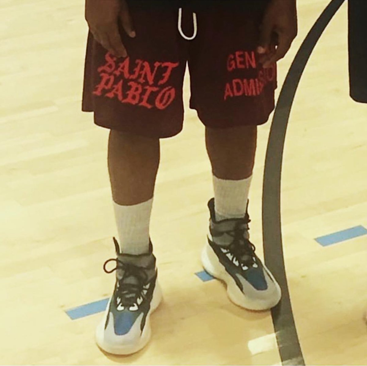 FlyShoesOnly's tweet photo. 👀 Kanye in a new Yeezy Basketball silhouette https://t.co/W1hoofun89