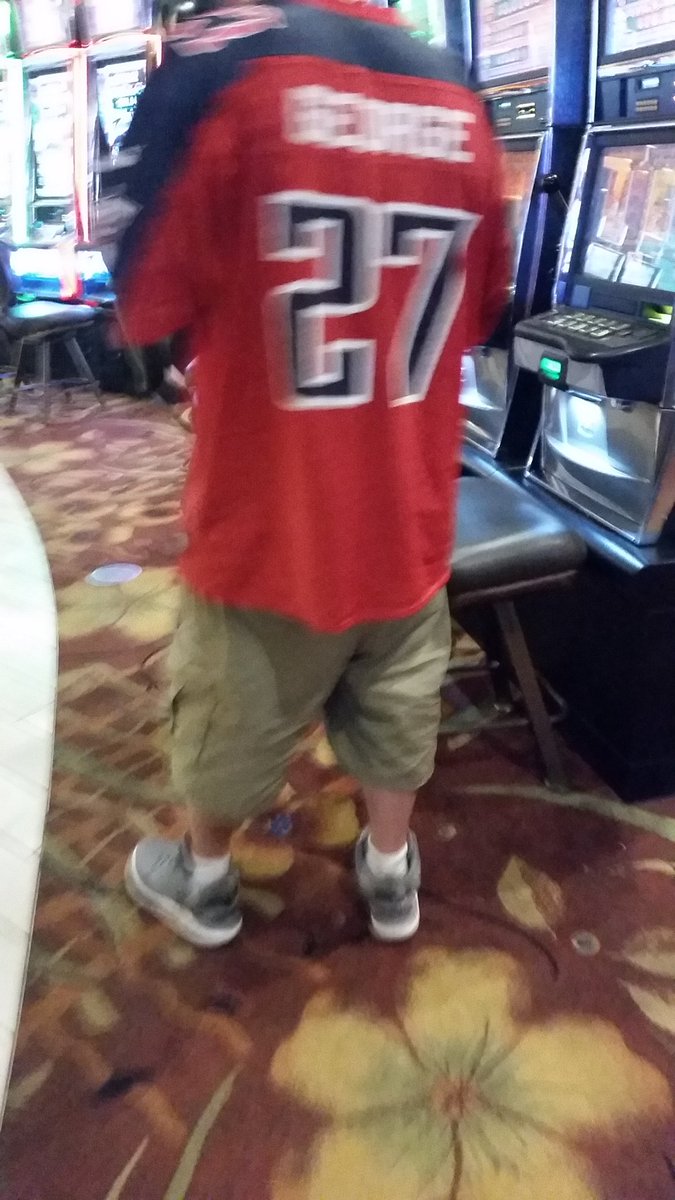 random_jerseys's tweet photo. He definitely took a gamble on this purchase back in 1999. #TitanUp #RandomJerseys https://t.co/vL4vPxHLqd