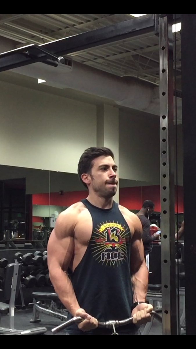CoachPatIV's tweet photo. #KTFR Post Miami trip, workout! #NoDaysOff #motivated #shredded #gymrat #dedicated @1GYM_MOTIVATION @GymAddict101 @GymRatsOfficial https://t.co/M6Sdw0MuOv
