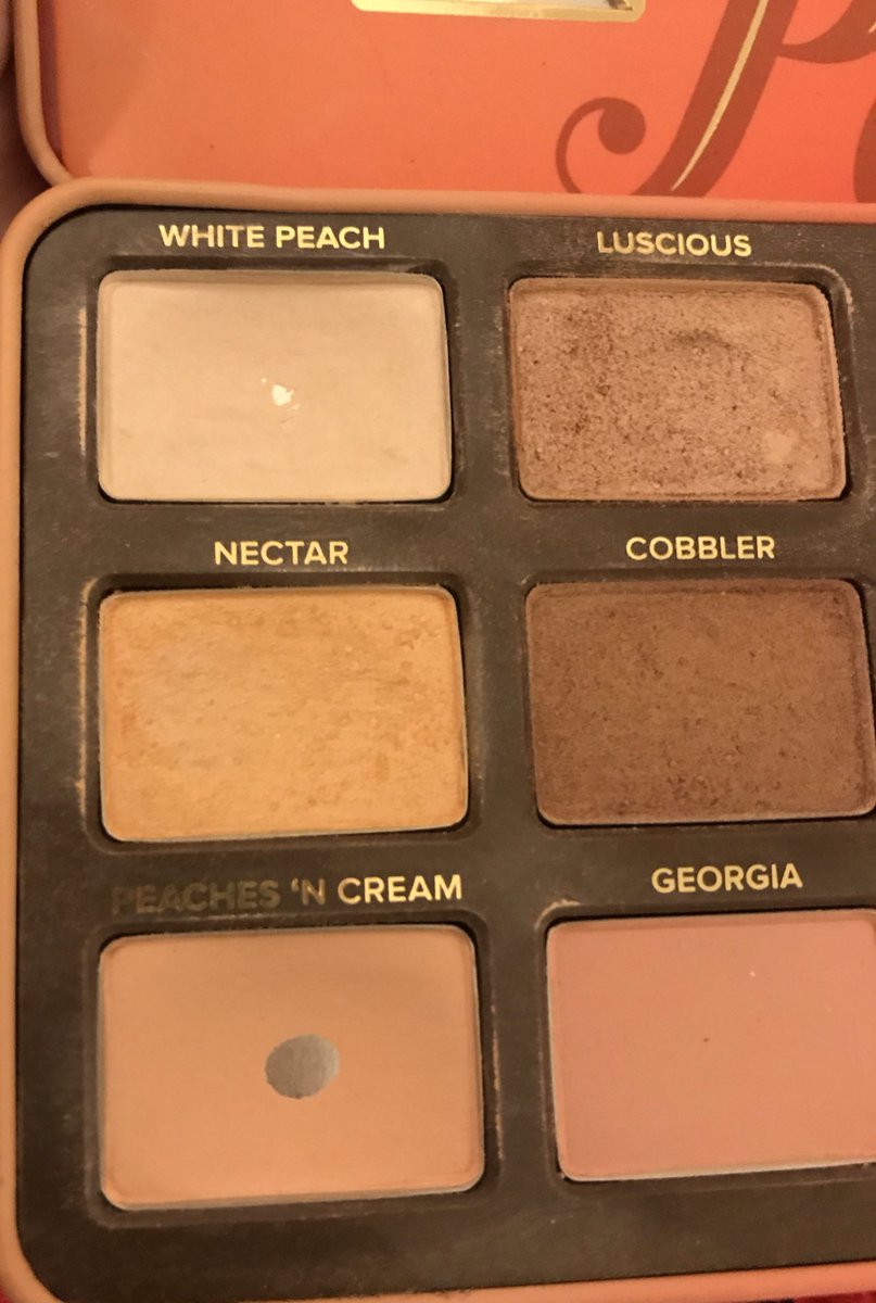 JenAPurr420's tweet photo. Hate when I start hitting pan on my favorite eyeshadow palette ๐จ #dayummmmm #makeupissues101 https://t.co/qJqXNUzkU7