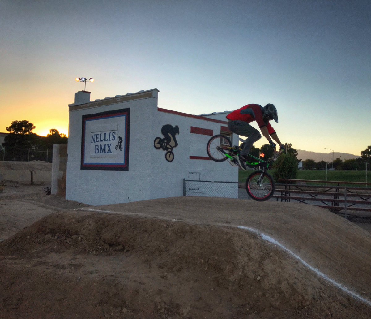 Ricardo_Laguna's tweet photo. #divebomb into today's @usabmx @nellisbmx #bmxpractice 
•
•
#bmx #bmxlife #bmxtrack #lasvegas #USAbmx #nellisbmx https://t.co/3WokL9Zrkv